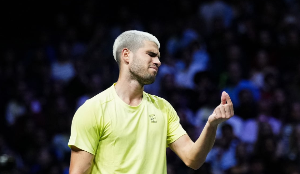 Carlos Alcaraz cae derrotado en primera ronda de París-Bercy. Carlos Alcaraz cae derrotado en primera ronda de París-Bercy.