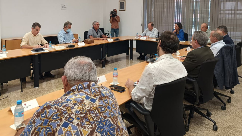 La consejera Sara Rubira durante la reuni&oacute;n mantenida con representantes de COAG, ASAJA, UPA, FECOAM, Proexport y Apoexpa  para evaluar las consecuencias del acuerdo comercial con Marruecos - CARM