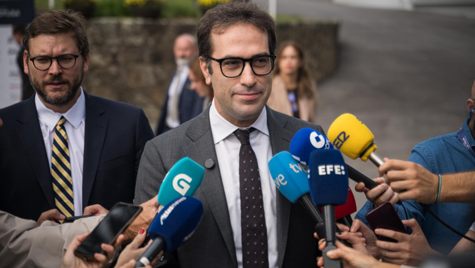 El ministro de Economía, Carlos Cuerpo, Vínculo Atlántico’ 2025, en el Eurostars Gran Hotel La Toja - Elena Fernández - Europa Press El ministro de Economía, Carlos Cuerpo, Vínculo Atlántico’ 2025, en el Eurostars Gran Hotel La Toja - Elena Fernández - Europa Press