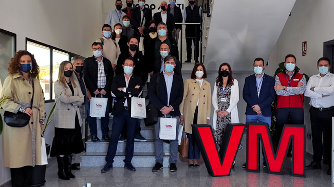Foto de familia de algunos de los participantes en la jornada Foto de familia de algunos de los participantes en la jornada