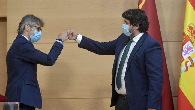 El consejero de Hacienda, Luis Alberto Mar&iacute;n, y el presidente L&oacute;pez Miras