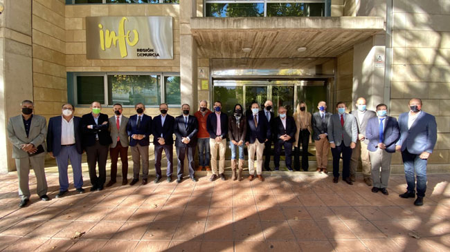 Responsables de los centros tecnol&oacute;gicos con la consejera Migu&eacute;lez y el director del Info