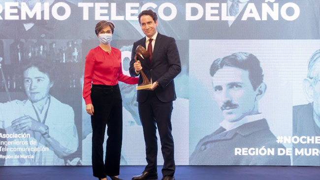 Teodoro Garc&iacute;a Egea recibe su galard&oacute;n