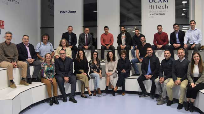 Foto de familia de los primeros asistentes al curso
