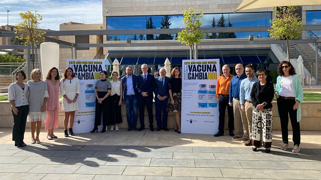 El consejero de Salud, Juan José Pedreño, junto con el personal técnico del Servicio de Vacunas de la Región de Murcia, presentó la campaña de vacunación de gripe a los menores de cuatro años El consejero de Salud, Juan José Pedreño, junto con el personal técnico del Servicio de Vacunas de la Región de Murcia, presentó la campaña de vacunación de gripe a los menores de cuatro años