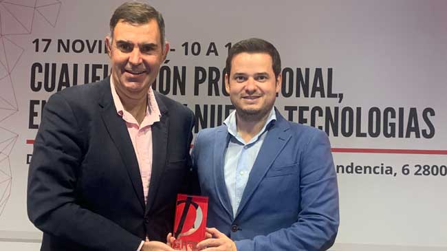 Emilio del Águila recibe el galardón Emilio del Águila recibe el galardón