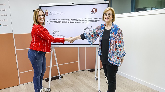La consejera de Mujer, Isabel Franco, y la presidenta de Unicef Comit&eacute; Murcia, Amparo Marzal, firmaron&nbsp;un protocolo&nbsp;para fomentar la participaci&oacute;n de menores
