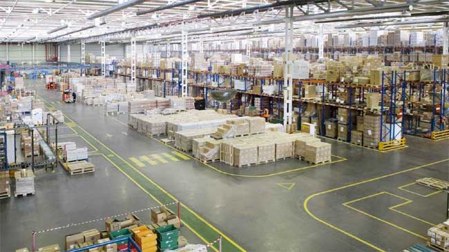 Interior de los almacenes de Hefame en Santomera