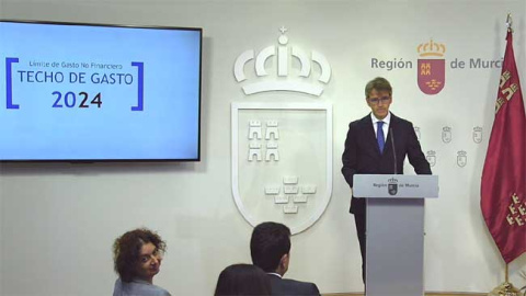 El consejero Mar&iacute;n en la rueda de prensa posterior a la reuni&oacute;n extraordinaria del Consejo de Gobierno
