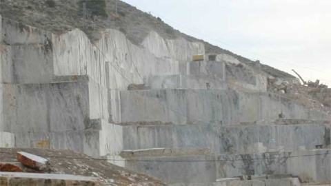Imagen de una cantera de m&aacute;rmol en Jumilla
