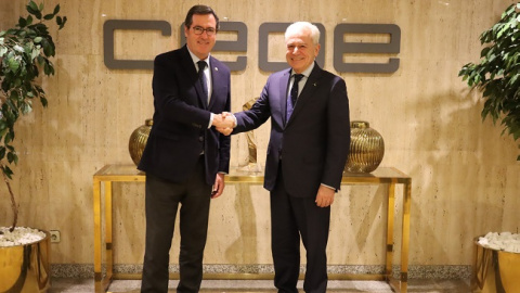 El presidente de CEOE, Antonio Garamendi, y el presidente de Primafrio, Jos&eacute; Esteban Conesa