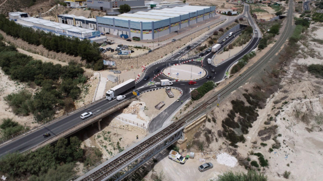 Transformaci&oacute;n de la intersecci&oacute;n entre las carreteras N-344A y N-344 en una glorieta - MINISTERIO DE TRANSPORTES