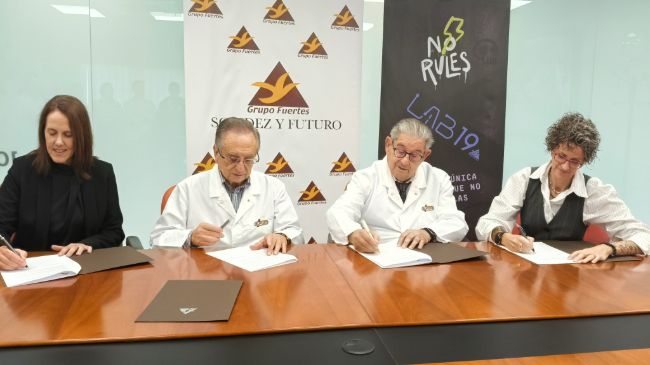 Imagen realizada durante la firma del convenio