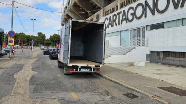 Imagen del camión estacionado en el Estadio Municipal Cartagonova Imagen del camión estacionado en el Estadio Municipal Cartagonova