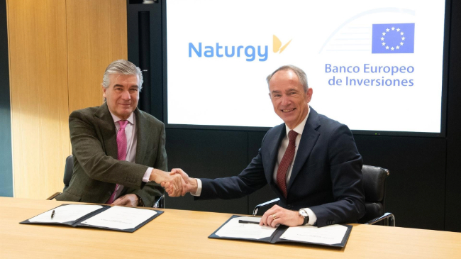 Francisco Reyn&eacute;s, presidente ejecutivo de Naturgy, y Jean-Christophe Laloux, director general del BEI y jefe de Financiaci&oacute;n y Asesoramiento para la UE