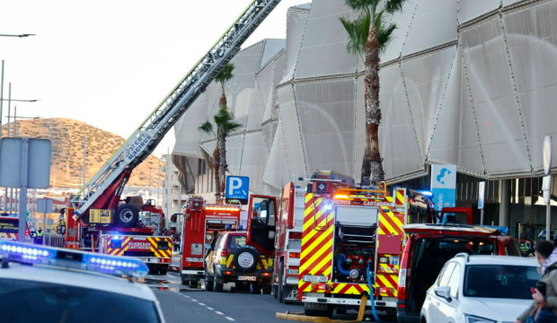 Dispositivo de bomberos en el Hospital Santa Lucía. Dispositivo de bomberos en el Hospital Santa Lucía.