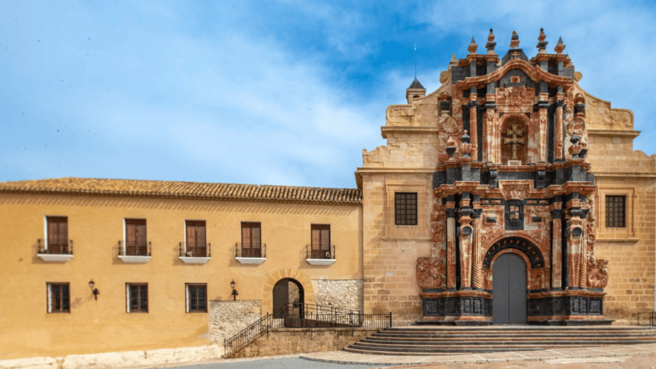 Fachada del Santuario de la Sant&iacute;sima y Vera Cruz - Imagen: Turismo Regi&oacute;n de Murcia