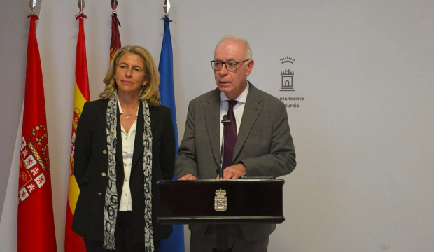 La concejal Mercedes Bernab&eacute; y el edil Antonio Navarro.