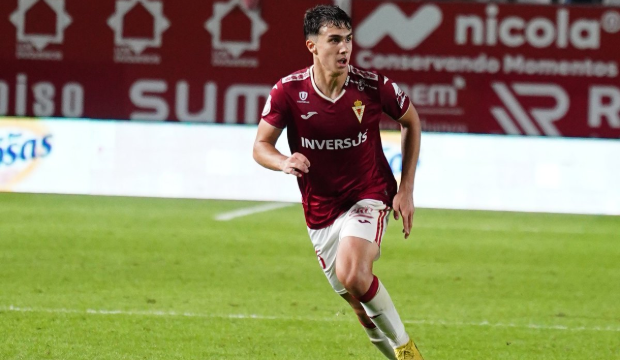 Héctor Pérez, del filial, ya es un fijo en el Real Murcia Héctor Pérez, del filial, ya es un fijo en el Real Murcia