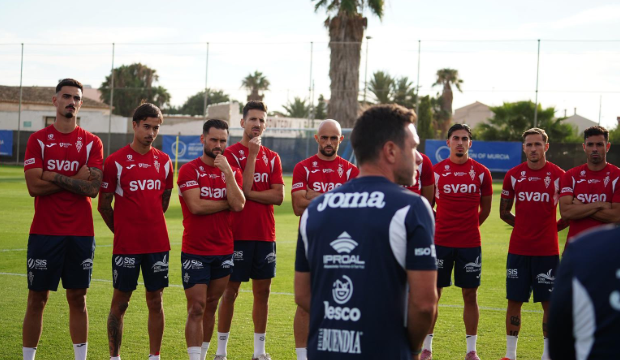 Adrián Colunga durante un entrenamiento. Adrián Colunga durante un entrenamiento.