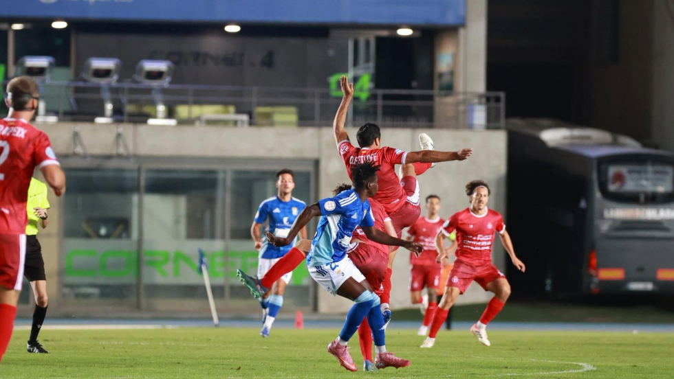 Duelo del partido disputado entre el Xerez y la Deportiva Minera. Duelo del partido disputado entre el Xerez y la Deportiva Minera.
