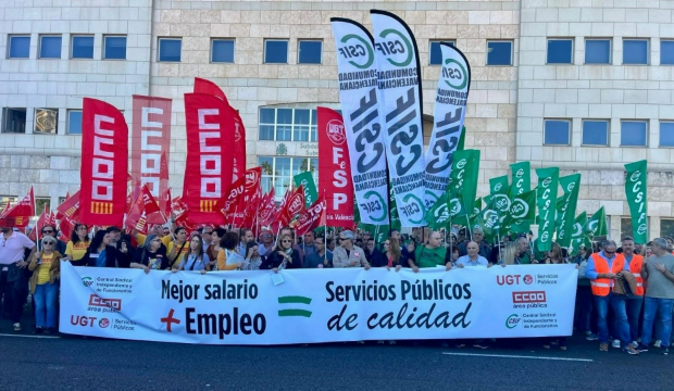Concentraci&oacute;n de CCOO, UGT y CSIF frente al Ministerio de Funci&oacute;n P&uacute;blica el pasado 30 de octubre.