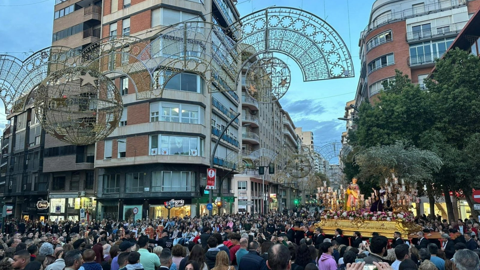 Uno de los pasos participantes en la Magna de Murcia.
