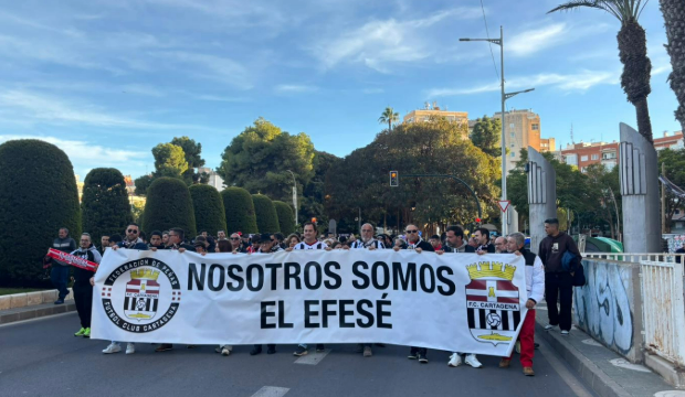 Aficionados del FC Cartagena en la protesta de este domingo.