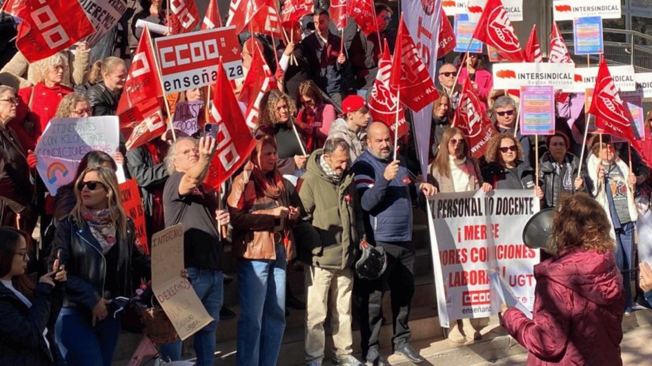 Protesta del personal no docente en Murcia