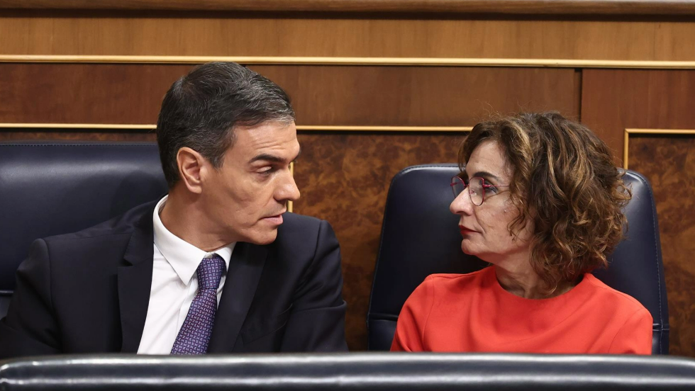 El presidente del Gobierno, Pedro Sánchez, y la vicepresidenta primera y ministra de Hacienda, María Jesús Montero (Eduardo Parra).