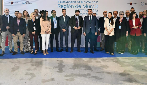 Autoridades asistentes a la inauguración de la segunda Convención de Turismo de la Región de Murcia.