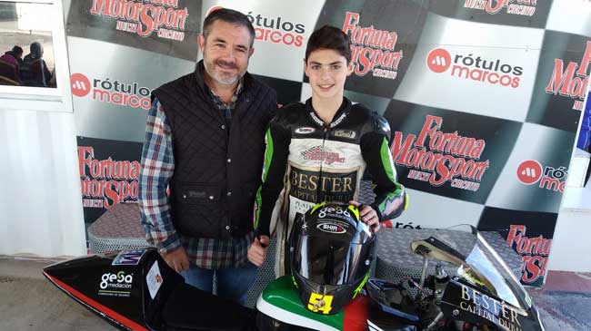 Mariano Albaladejo con el piloto Fem&iacute;n Aldeguer