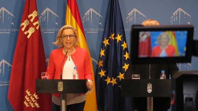 Adela Mart&iacute;nez-Cach&aacute;, consejera de Educaci&oacute;n