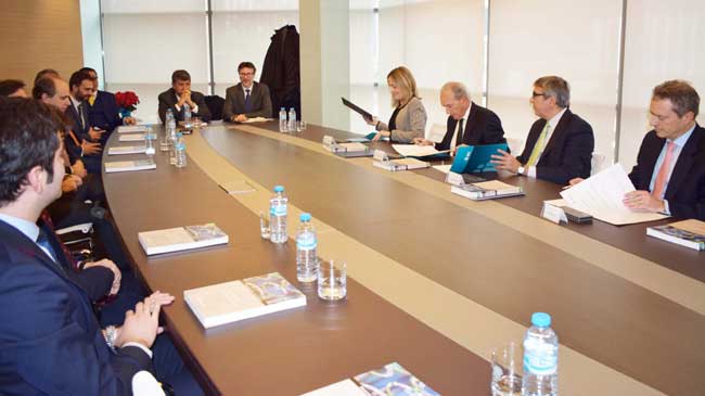 Momento de la firma del acuerdo en Madrid