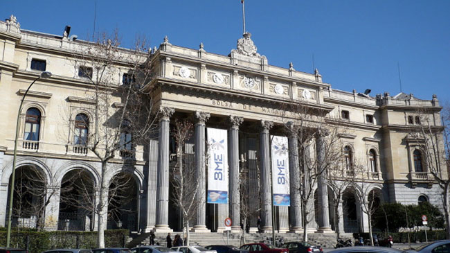 Imagen exterior de la Bolsa de Madrid.