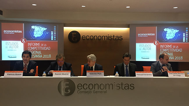 Patricio Rosas, coordinador del Informe; Ram&oacute;n Madrid, decano del Colegio de Economistas de Murcia y secretario del Consejo Consultivo del ICREG; Valent&iacute;n Pich, presidente del Consejo General de Economistas y del Consejo Consultivo del ICREG