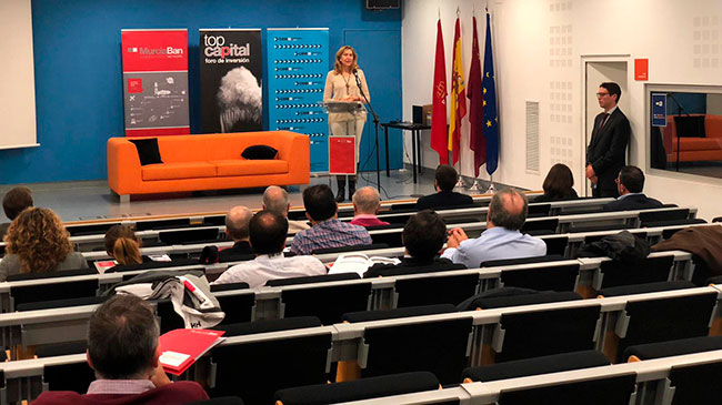 Imagen de la ponencia de la &lsquo;business angel&rsquo; Carmen Carpintero en el Ceeim.