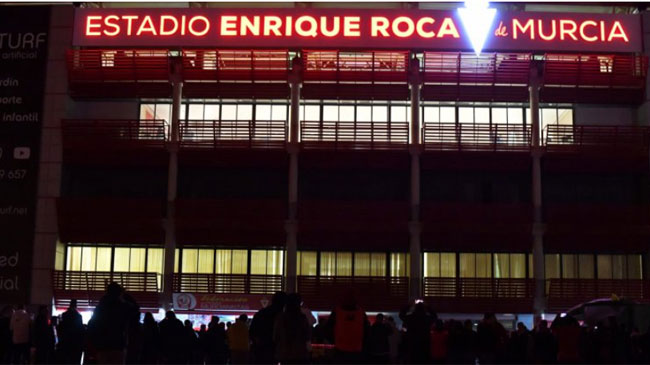 El estadio, con su nuevo nombre. Foto: Real Murcia El estadio, con su nuevo nombre. Foto: Real Murcia