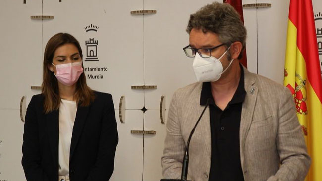 Antonio Benito, a la derecha,  es el concejal de Educaci&oacute;n del ayuntamiento de Murcia