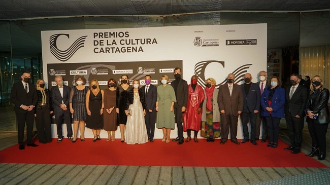 Foto de familia de los galardonados