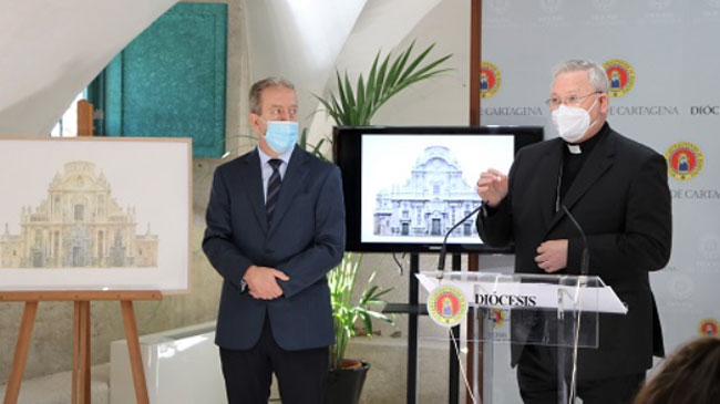 El arquitecto del proyecto, Juan de Dios de la Hoz, y el obispo Jos&eacute; Manuel Lorca Planes