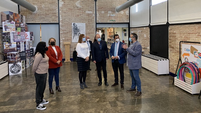 D&iacute;ez de Revenga e Isabel Franco, junto con los responsables de la Fundaci&oacute;n Cepaim