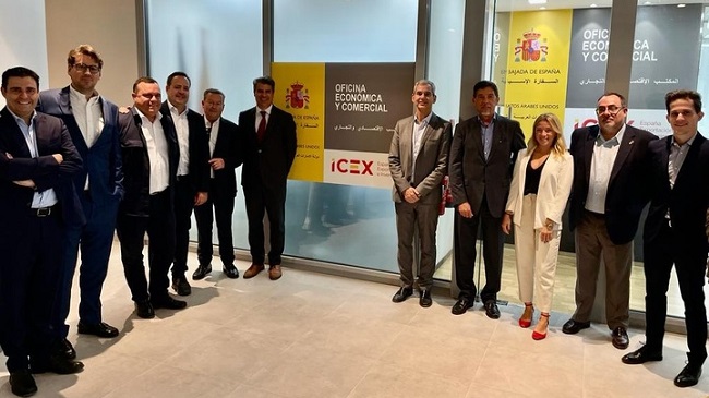 La delegaci&oacute;n de la Regi&oacute;n en Dub&aacute;i se reuni&oacute; con el consejero de la Oficina Comercial de Espa&ntilde;a en los Emiratos &Aacute;rabes, Andr&eacute;s Salinero