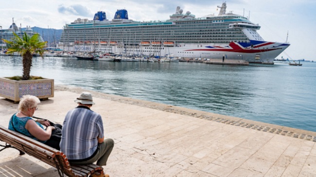 Turistas extranjeros durante su visita en Cartagena.