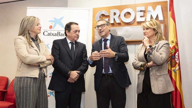 Olga Rodr&iacute;guez, Jos&eacute; Mar&iacute;a Albarrac&iacute;n, Jos&eacute; Luj&aacute;n e Isabel Mart&iacute;nez Conesa tras la firma del acuerdo