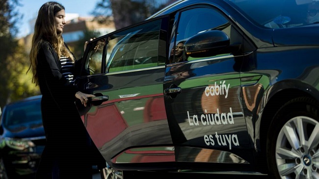 Coche de Cabify en una ruta Coche de Cabify en una ruta