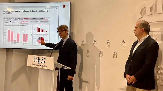 El consejero de Econom&iacute;a, Luis Alberto Mar&iacute;n, en la rueda de prensa