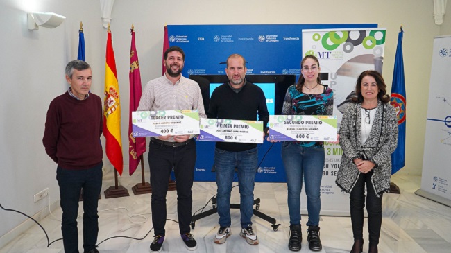 Los tres premiados junto a Catalina Egea y Pedro S&aacute;nchez Palma