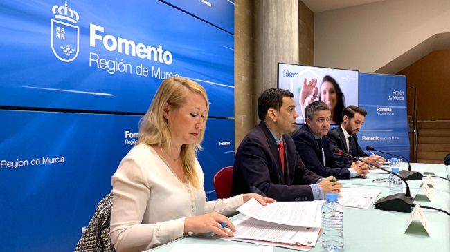 El consejero de Fomento e Infraestructuras, Jos&eacute; Ram&oacute;n D&iacute;ez de Revenga, durante la reuni&oacute;n del Consejo de Vivienda de la Regi&oacute;n de Murcia.