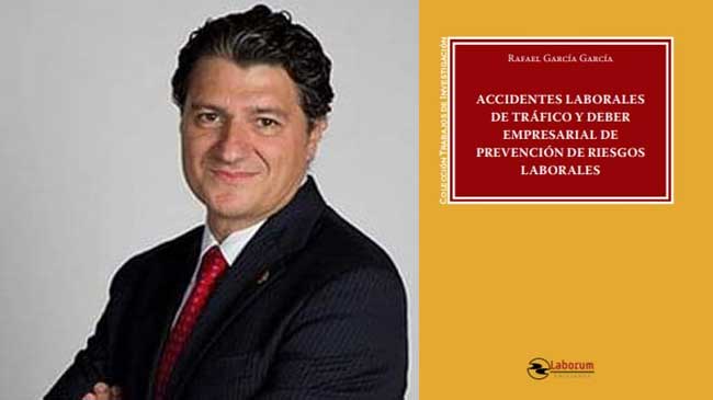 Rafael Garc&iacute;a y la portada de la publicaci&oacute;n
